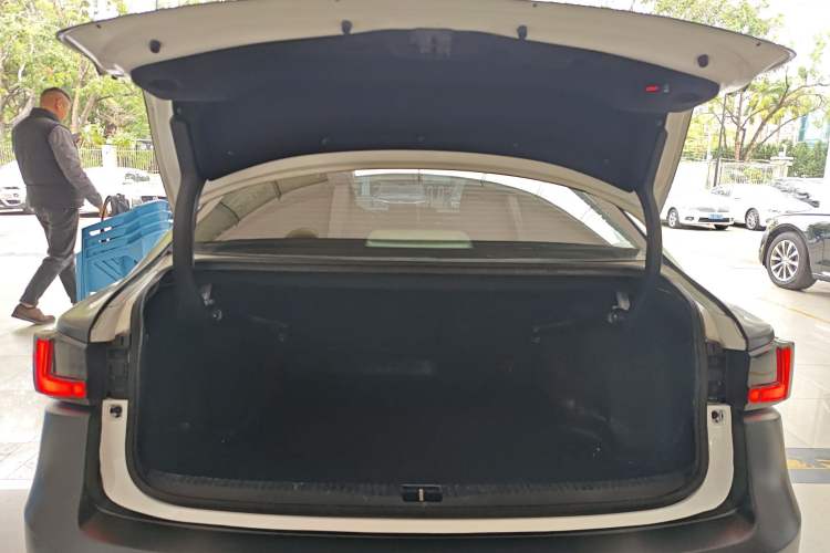 Used Lexus IS 2015 200t F SPORT
