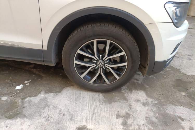 Used Volkswagen Tiguan L 2017 330TSI Automatic Two-Wheel Drive Luxury Edition Right Front Wheel Hub