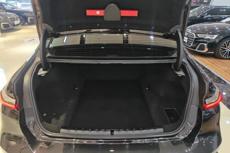 Used BMW 7 Series 2023 735Li M Sport Package Trunk