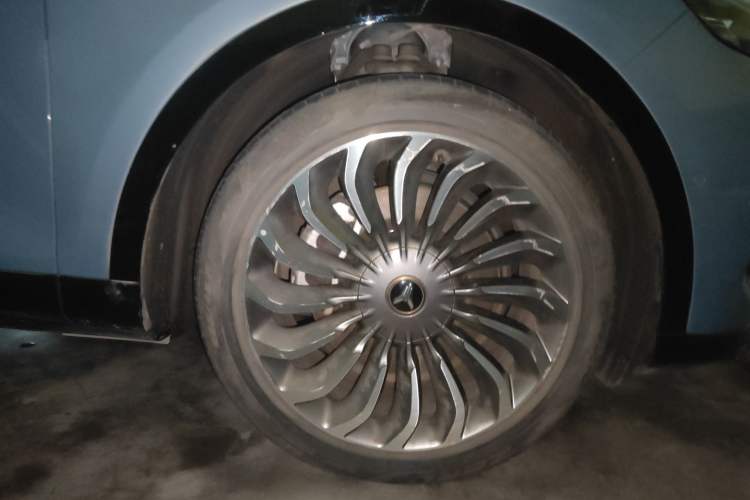 Used VOYAH FREE 2021 Four-Wheel Drive Standard Range-Extended Exclusive Luxury Package Right Front Wheel Hub