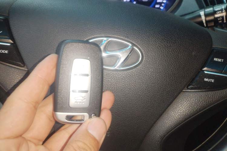 Used Hyundai Sonata 2013 2.4L Automatic Luxury Version China IV Standard
