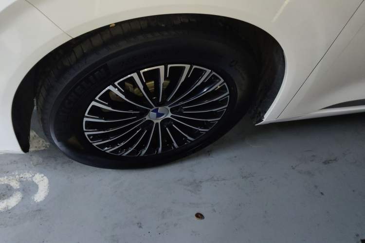 Used Denza D9 2023 DM-i 965 Luxury Model