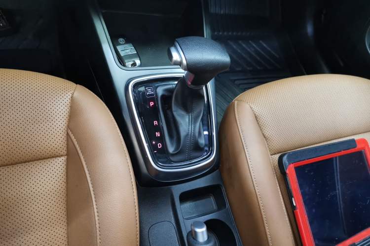 Used Kia KX Cross 2017 1.4L AT GLS Gear Lever