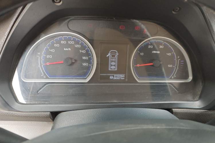 Used Iveco Power Daily 2017 2.5T Deluxe A32 Mid-Roof 5-7 Seater 47Z5 Passenger Van