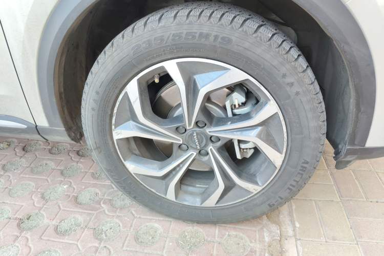 Used Haval Fierce Dragon Max 2023 1.5L Hi4 105 Four-Wheel Drive Navigation Edition Right Front Wheel Hub