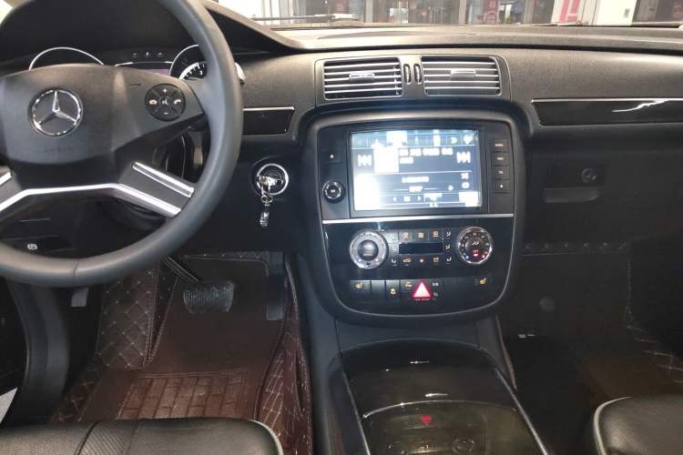 Used Mercedes-Benz R-Class 2017 R 320 4MATIC Business Edition Prestige Model
