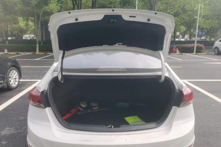 Used Hyundai Elantra (6th Generation / Lingdong) 2018 1.4T Dual-Clutch Xuan Dong · Dynamic Edition Trunk