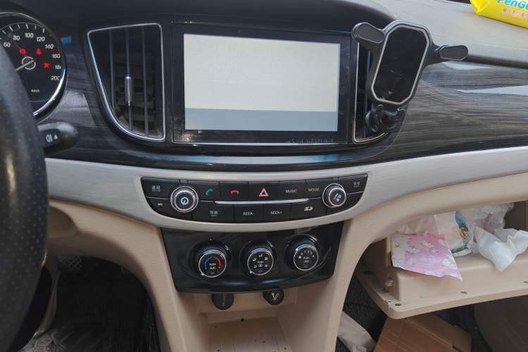 Used Baojun 730 2016 1.5L Manual Comfort Version 7 Seats China V Emission Standard