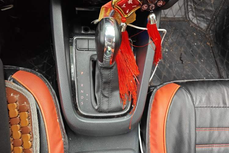 Used Volkswagen Sagitar 2015 1.6L Automatic Comfort Model Gear Lever