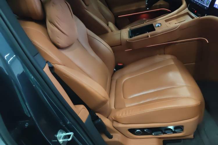 Used Hima AITO M9 2024 Range-Extended Ultra Version 42 kWh 6-Seater Model Right Front Seat