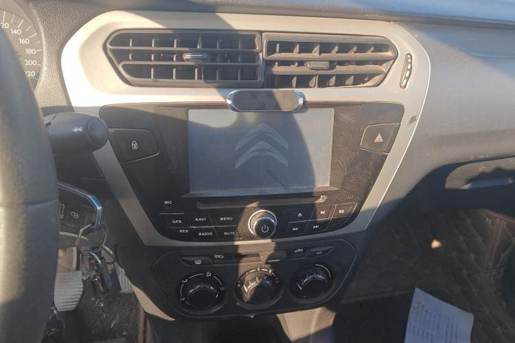 Used Citroen Elysee 2014 1.6L Manual Fashion Model CNG
