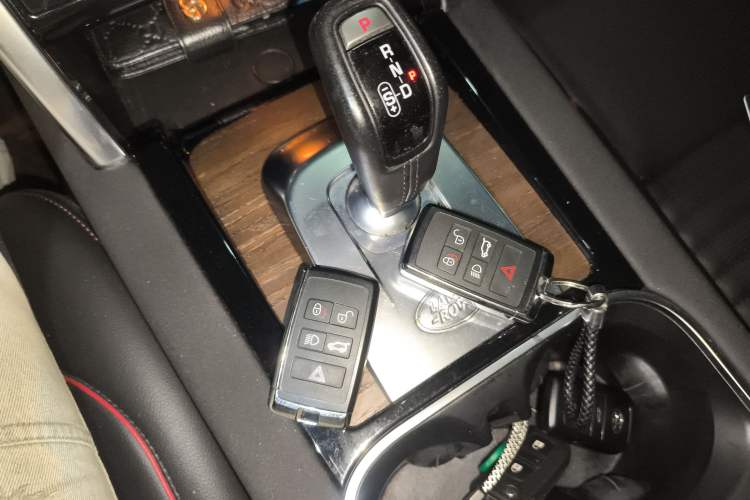 Used Land Rover Discovery Sport 2022 Revised Version 249 PS R-Dynamic S Performance Edition 5 Seats Vehicle Key