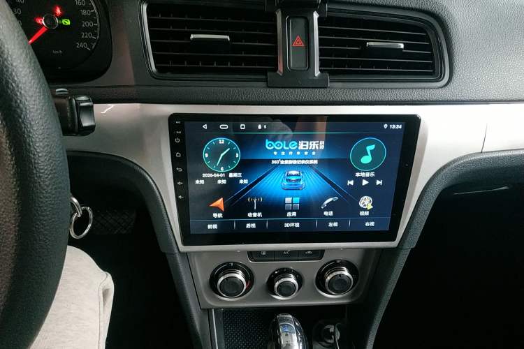 Used Volkswagen Lavida 2013 Revised Classic 1.6L Automatic Fashion Edition Audio And AC Panel