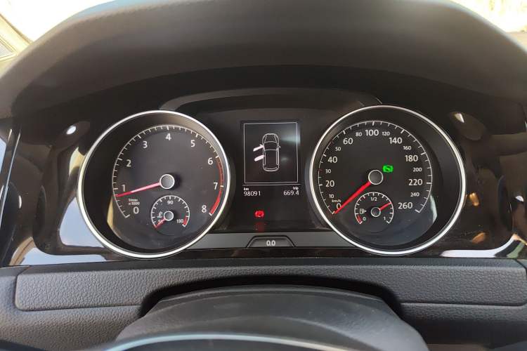 Used Volkswagen Golf 2015 1.4TSI Automatic Flagship Model
