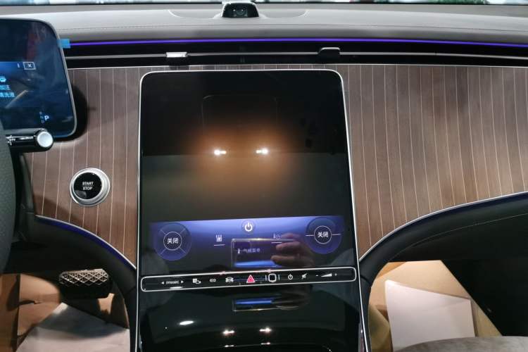 Used Mercedes-Benz EQE SUV 2024 500 4MATIC Pioneer Edition Audio And AC Panel