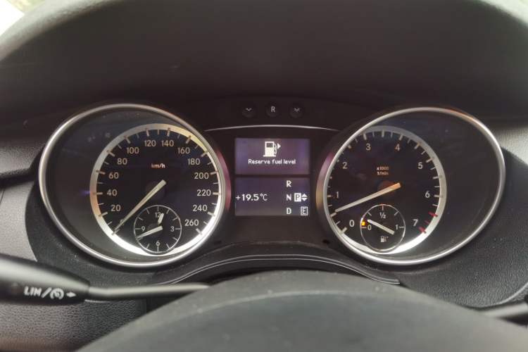 Used Mercedes-Benz R-Class 2015 R 320 4MATIC Luxury Model