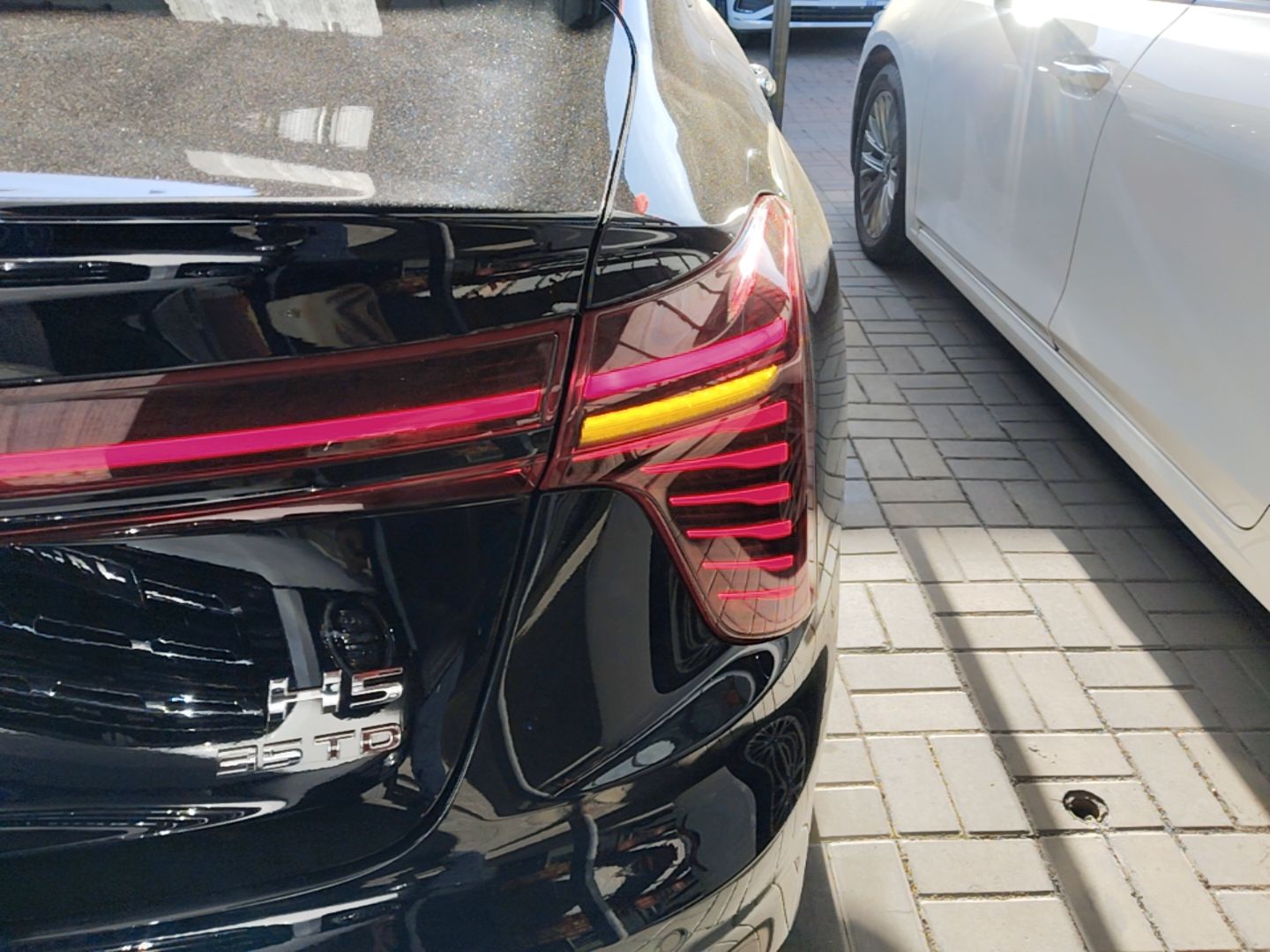 Hongqi H5 2025 1.5T DCT Xuan Ying Edition — снимка 9