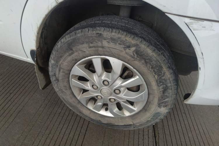 Used SAIC MAXUS Xintu V80 2021 2.0T PLUS Manual All-Around King Long Wheelbase Mid-Roof Variant with 6/7/8/9 Seats Right Front Wheel Hub