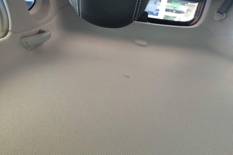 Used Wuling Hongguang MINIEV 2022 Macaron Premium Model – Lithium Iron Phosphate Headliner