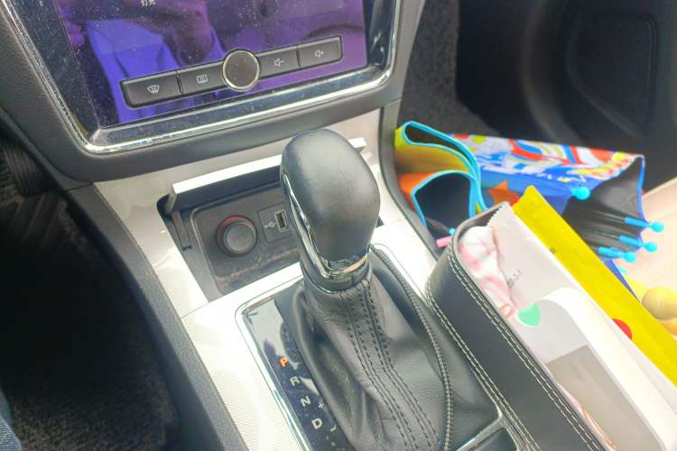 Used Roewe RX5 New Energy 2017 eRX5 50T Hybrid Connected Prestige Flagship Edition Gear Lever