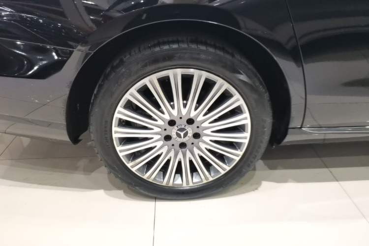 Used Mercedes-Benz E-Class 2022 Revised Version E 300 L Fashion Edition Right Rear Wheel Hub