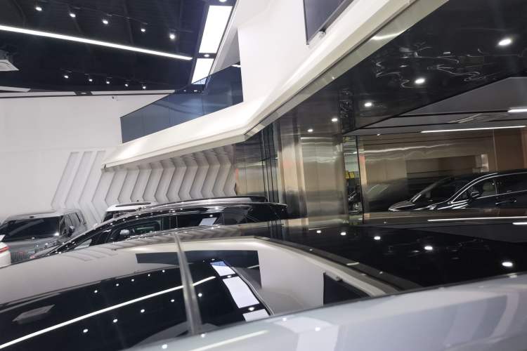 Used ONVO Luxeed L90 2025 Model—Ultra Six-Seater Version
