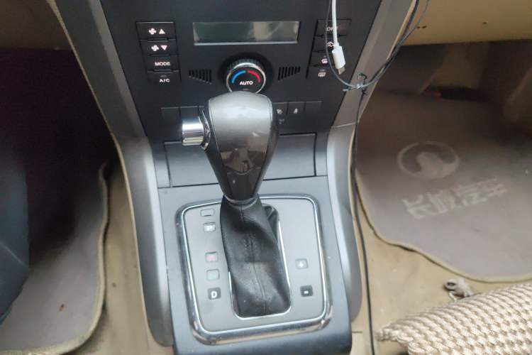 Used Haval H5 Classic 2011 European-style Green Silence 2.0T Automatic Two-Wheel Drive Luxury Model
