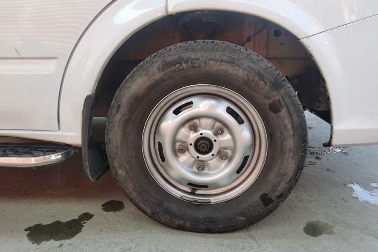 Used JMC Fushun 2022 2.0T Manual Multi-Function Passenger Vehicle Short Wheelbase Low Roof 6-Seater
