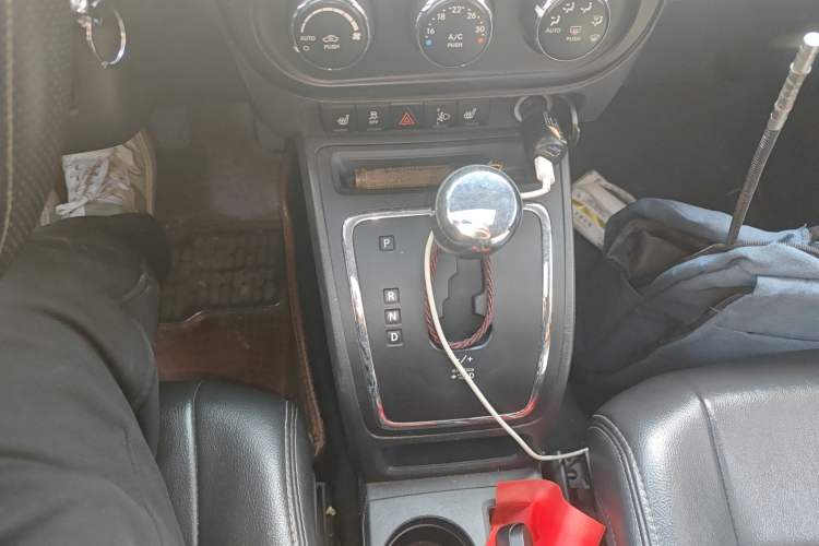 Used Jeep Compass 2012 2.0L two-wheel drive luxury version