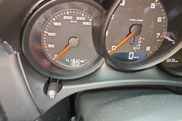 Used Porsche Macan 2021 Macan 2.0T Odometer Close Up