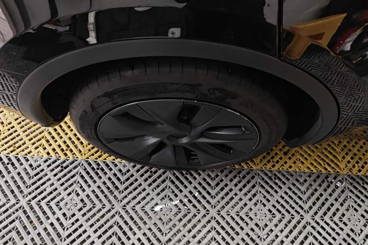 Used Tesla Model Y 2024 Rear-Wheel-Drive Version Exterior 5