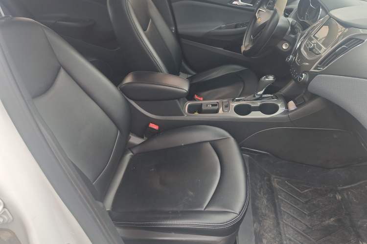 Used Chevrolet Cruze 2018 Revised Version 320 Automatic Pioneer Edition Right Front Seat