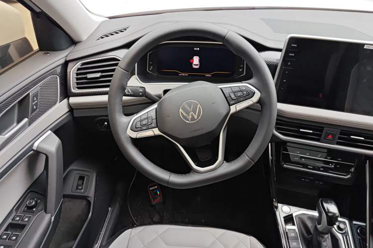 Used Volkswagen Tayron 2024 300TSI Two-Wheel-Drive Luxury Plus Advanced Version Steering Wheel