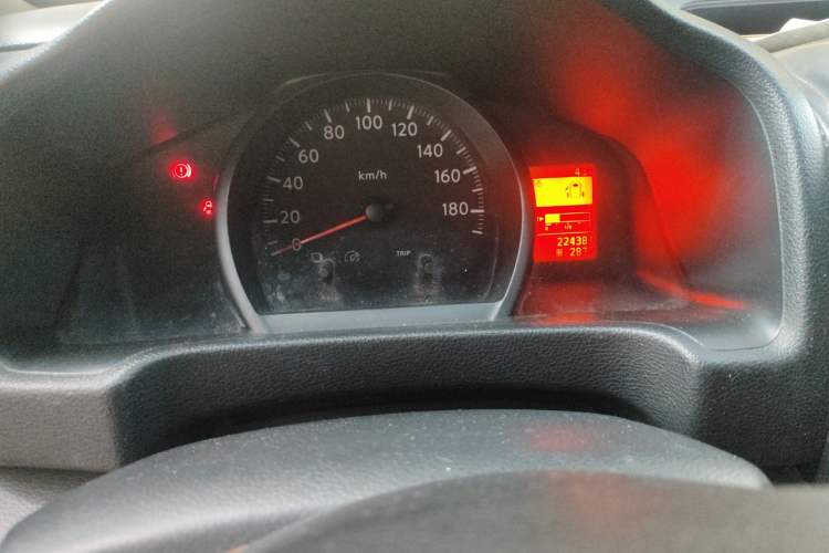 Used Nissan NV200 2013 1.6L Luxury Model China IV Standard Odometer Close Up