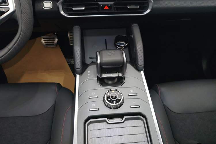 Used JETOUR Traveler 2023 2.0T All-Wheel-Drive CrossPRO Gear Lever