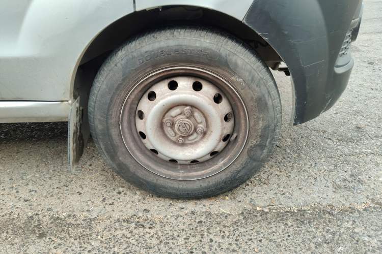 Used Jinbei Hiace X30 2023 1.5L Super-Comfortable Passenger Van 5/6/7-Seater Non-Air-Conditioned Version Model SWC15M