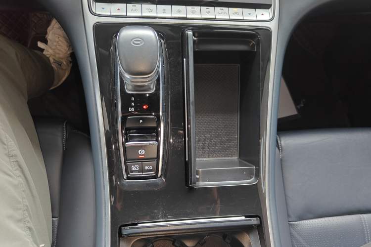 Used GAC Trumpchi M8 2023 Lingxiu Series 390T Deluxe Edition Gear Lever