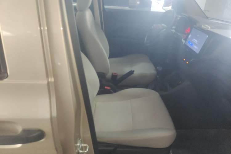 Used Wuling Hongguang V 2022 1.5L Jingqu Edition Electric-Assist LAR