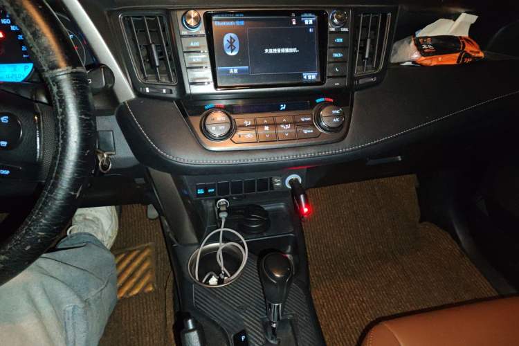 Used Toyota RAV4 2015 2.0L CVT Two-Wheel Drive Urban Edition Audio And AC Panel