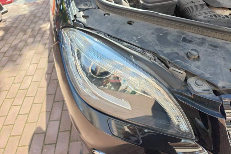 Used Mercedes-Benz M-Class 2014 ML 400 4MATIC Luxury Model Right Front Headlight