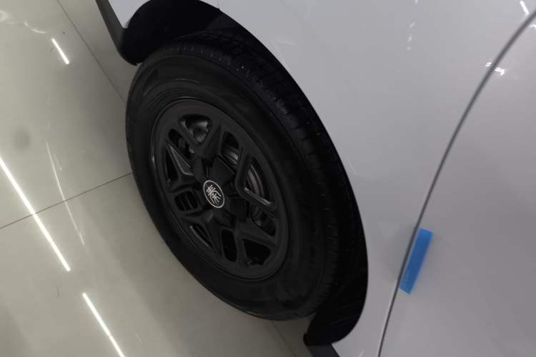 Used BYD Qin PLUS 2025 DM-i Smart Drive 55KM Leading Model Right Rear Wheel Hub