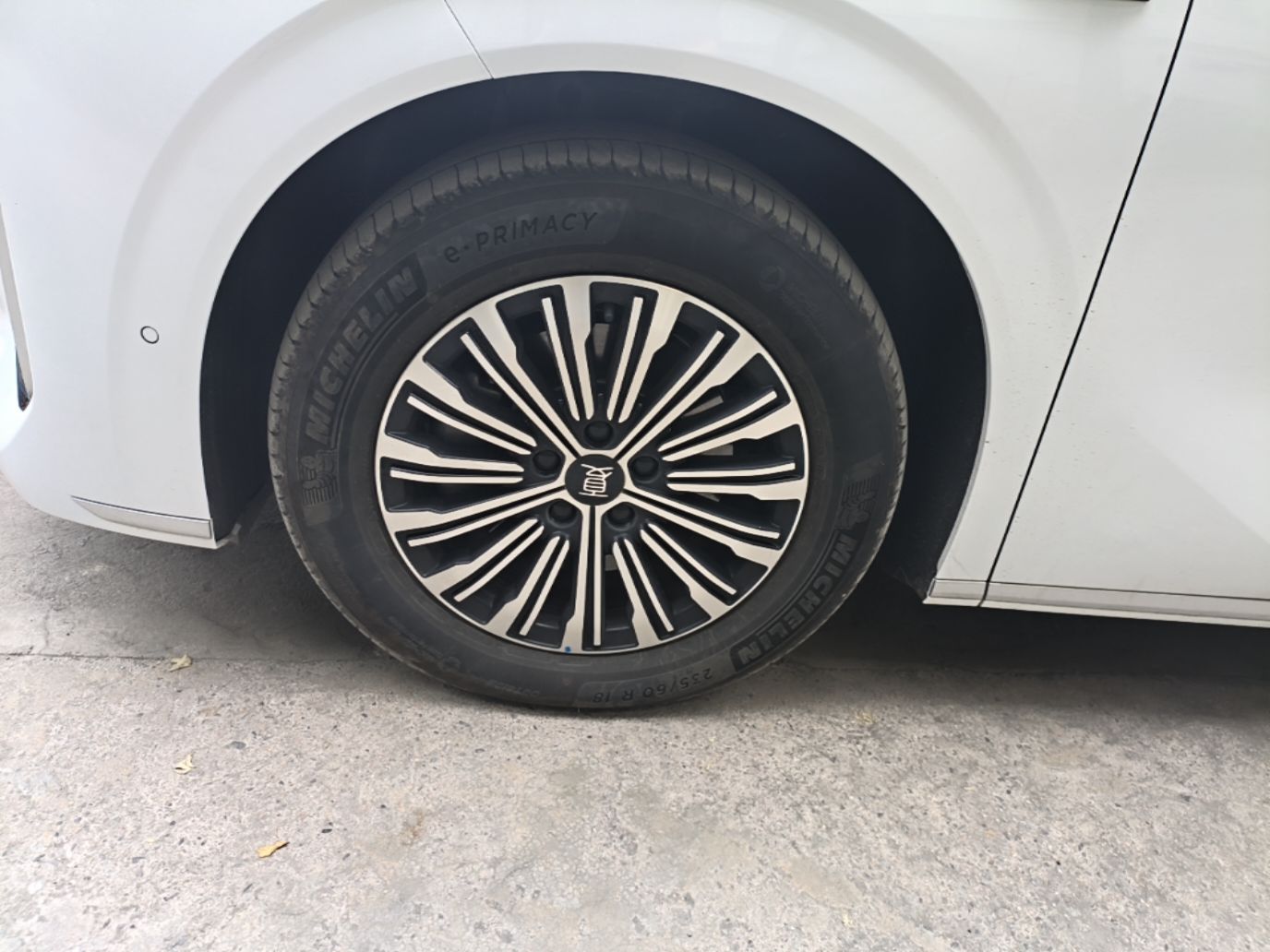 BYD Xia 2026 DM-i 1.5T 218KM Excellence Edition — снимка 10