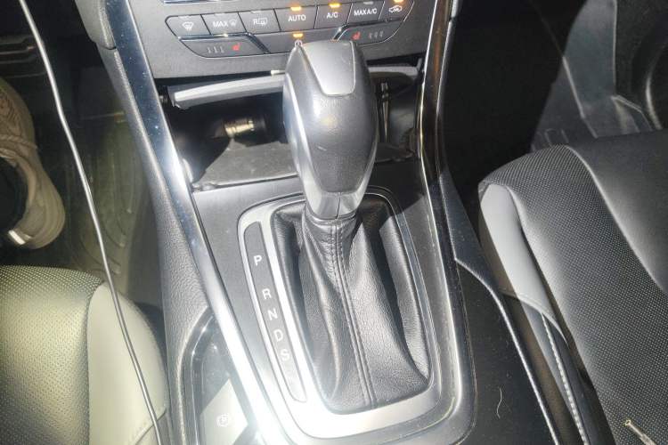 Used Ford Edge 2017 EcoBoost 245 Two-Wheel-Drive Sporty 7-Seater
