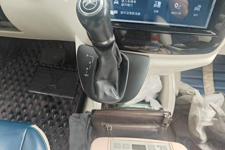 Used Mercedes-Benz Viano 2013 3.0L Comfort Edition Gear Lever