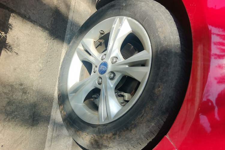 Used Ford Focus 2012 Sedan 1.6L Automatic Fashion Edition
