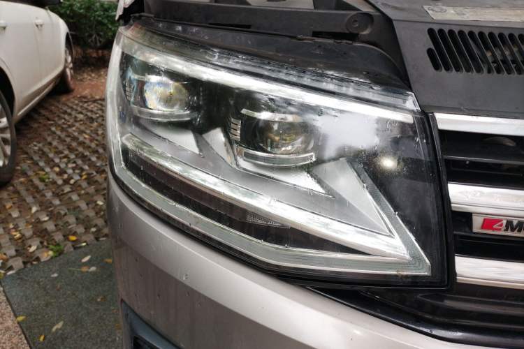 Used Volkswagen Multivan 2018 2.0 TSI Four-Wheel Drive Comfort Edition 7-Seater Right Front Headlight