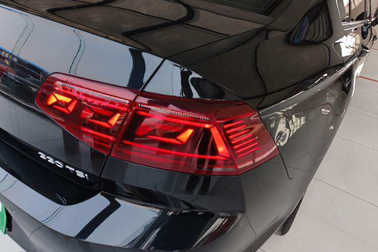 Used Volkswagen Magotan 2023 2 Million Units Commemorative Edition 330TSI DSG Luxury Version
