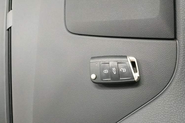 Used Volkswagen Golf Sportsvan 2019 280TSI Automatic Sentinel Model China VI Standard Vehicle Key