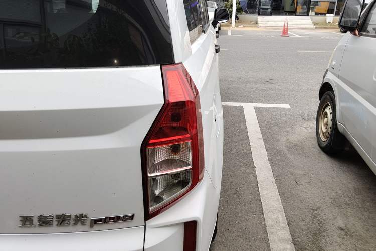 Used Wuling Hongguang PLUS 2019 1.5T Manual Standard Edition 5 Seats
