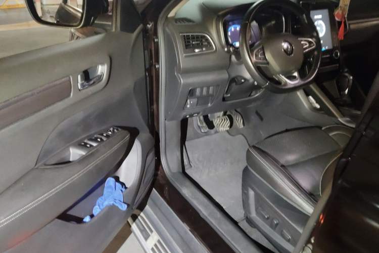 Used Renault Koleos 2017 2.0L Two-Wheel Drive Luxury Edition Driver Seat